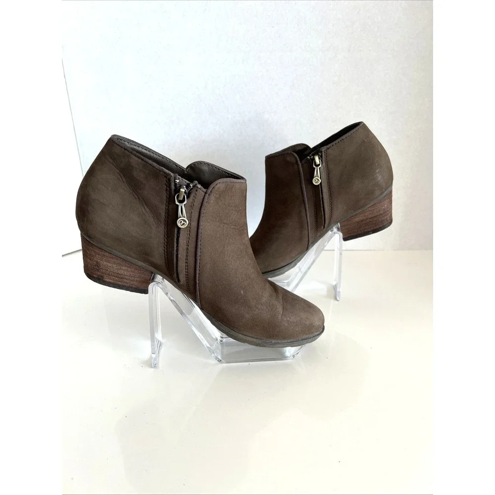 Blondo Waterproof Brown Nubuck Ankle Bootie Women's Size 7 Zip 2-inch‎ heel